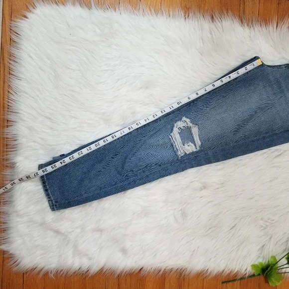 AMERICAN EAGLE Mom Jeans Comfort Stretch Waistband Light Blue Wash Size 00R. - Picture 11 of 17